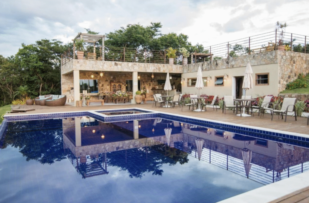 Area da piscina da Solar da Serra - Melhores Pousadas Brasil