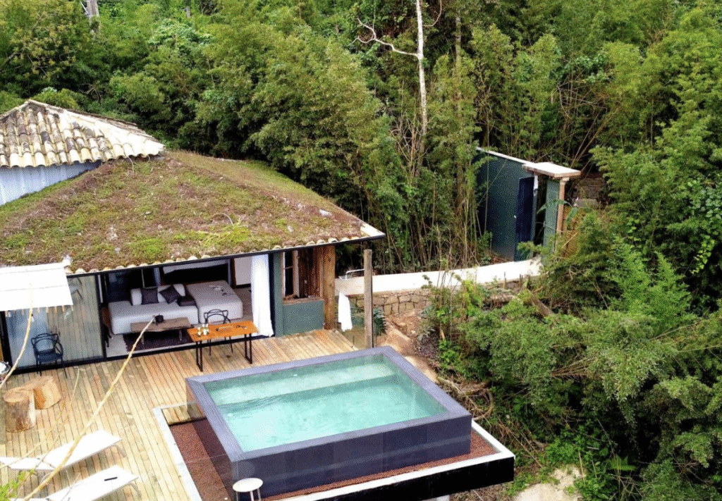 Vista aerea da Vista de uma das suites da Casamar Ilhabela - Melhores Pousadas Brasil