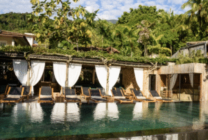 Vista da piscina da TW Guaimbê Exclusive Suítes - Melhores Pousada Brasil