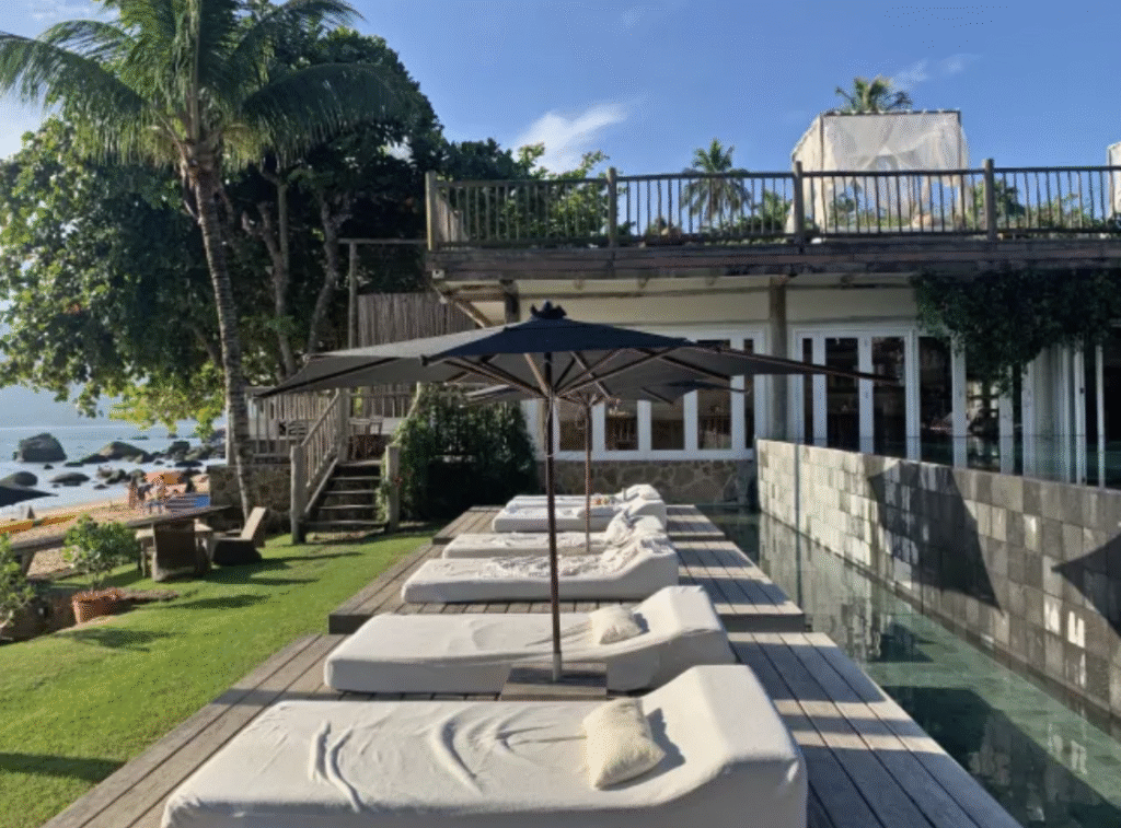area de tomar sol da TW Guaimbê Exclusive Suítes - Melhores Pousada Brasil