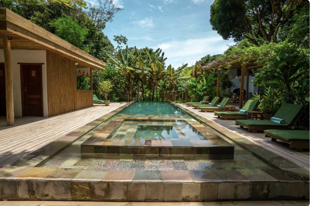 Vista da piscina no Da Graça Hotel - Melhores Pousadas Brasil