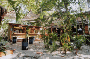 area do bar Bossa Beach House - Melhores Pousada Brasil